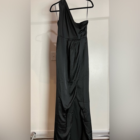 (Black)Morgan One Shoulder Gown - Picture 8 of 14